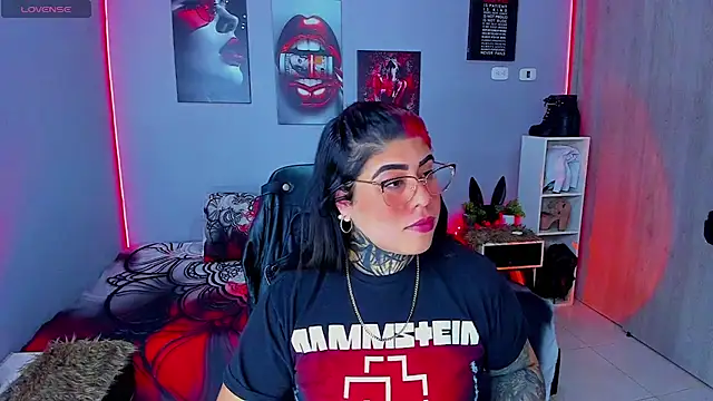 Veronika metal online show from September 2025 06:07:01 PM