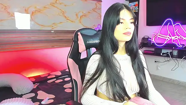 Snapshot of Cloe_roouse chatting on November 2025 07:02:02 PM Cloe roouse online show from November 2025 07:02:02 PM