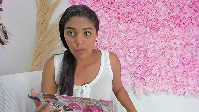 Melodymoore  online show from February 2026 10:08:01 PM