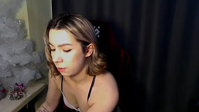 Snapshot of meganluss chatting on December 2025 04:29:02 AM meganluss online show from December 2025 04:29:02 AM