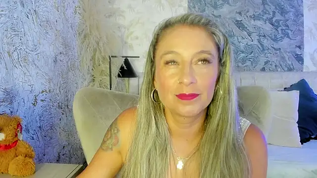 Liannaa  online show from December 2025 08:03:01 PM