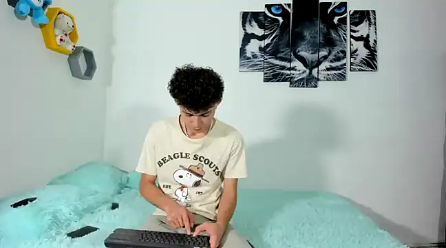 Snapshot of Maxxi_hot23 chatting on March 2025 03:02:02 PM Maxxi hot23 online show from March 2025 03:02:02 PM