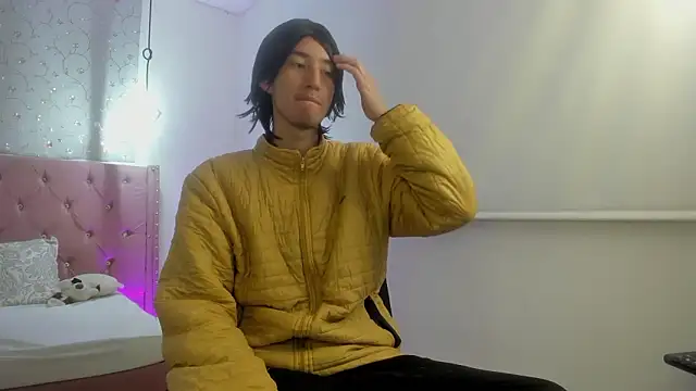 loverisu-coral online show from February 2026 11:58:02 PM