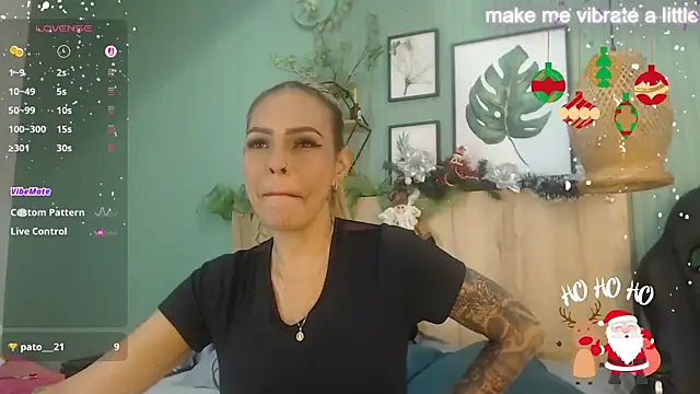 Snapshot of yessila_parker chatting on December 2025 04:25:01 PM yessila parker online show from December 2025 04:25:01 PM