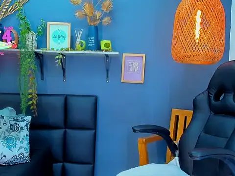 Snapshot of yessila_parker chatting on February 2026 10:20:02 AM yessila parker online show from February 2026 10:20:02 AM