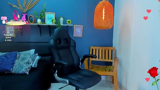 Snapshot of yessila_parker chatting on February 2026 10:00:01 AM yessila parker online show from February 2026 10:00:01 AM