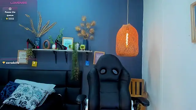 Snapshot of yessila_parker chatting on February 2026 09:53:01 AM yessila parker online show from February 2026 09:53:01 AM