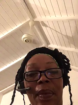 Snapshot of Ladyzee25 chatting on September 2025 04:00:01 AM Ladyzee25 online show from September 2025 04:00:01 AM