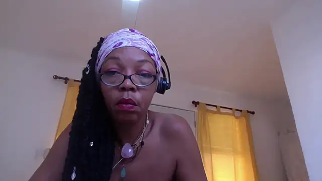 Snapshot of Ladyzee25 chatting on September 2025 11:56:02 AM Ladyzee25 online show from September 2025 11:56:02 AM