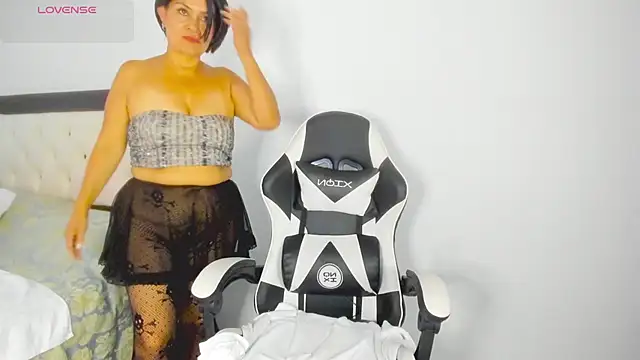 CarolinneFiotti online show from January 2026 02:10:01 PM