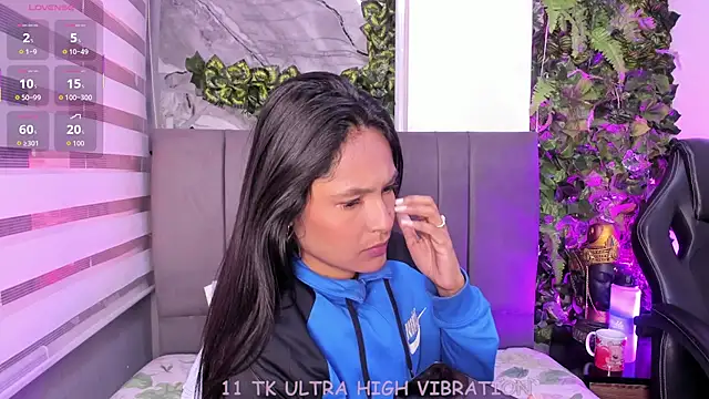 Snapshot of Fernanda_liie_ chatting on November 2025 01:02:02 PM Fernanda liie online show from November 2025 01:02:02 PM