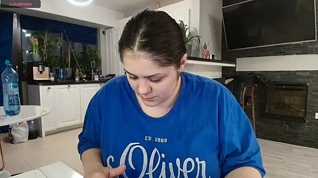 Layla- online show from March 2025 06:01:02 PM