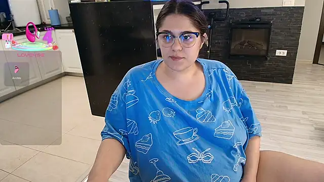Snapshot of Layla- chatting on April 2026 01:54:02 PM Layla- online show from April 2026 01:54:02 PM
