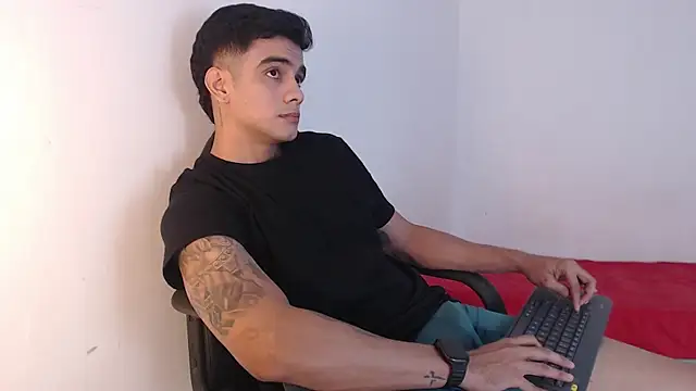 Snapshot of adam_levis17 chatting on September 2025 05:09:02 AM adam levis17 online show from September 2025 05:09:02 AM