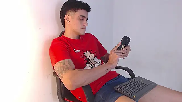 Snapshot of adam_levis17 chatting on October 2025 07:12:01 AM adam levis17 online show from October 2025 07:12:01 AM