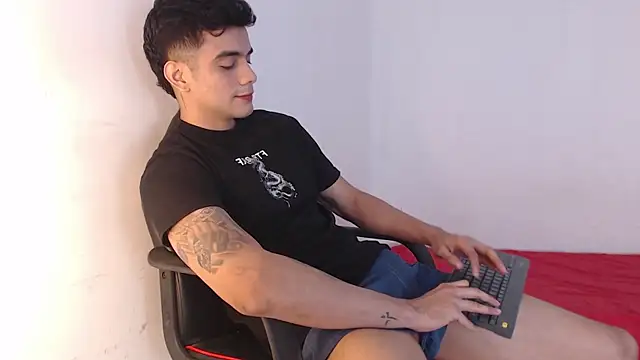 Snapshot of adam_levis17 chatting on October 2025 05:09:02 AM adam levis17 online show from October 2025 05:09:02 AM