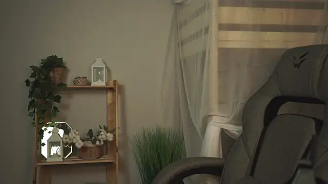 OliviaMcClean online show from November 2025 02:44:01 AM