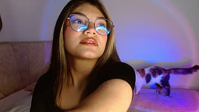 Snapshot of _Camilaaa_ chatting on March 2025 05:08:02 AM Camilaaa online show from March 2025 05:08:02 AM