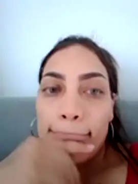 Snapshot of Ehilyn chatting on November 2025 10:25:02 PM Ehilyn online show from November 2025 10:25:02 PM