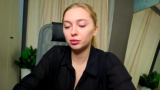 christie luv online show from December 2025 01:09:02 PM