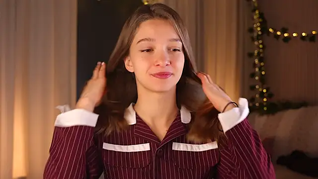 UdelaHathorne online show from October 2025 03:44:02 PM