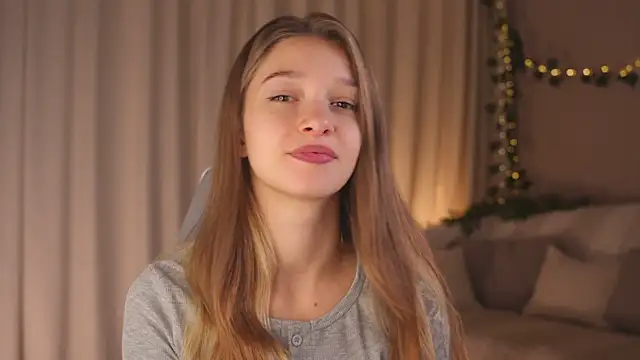 UdelaHathorne online show from October 2025 03:54:01 PM