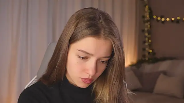 UdelaHathorne online show from October 2025 02:38:01 PM