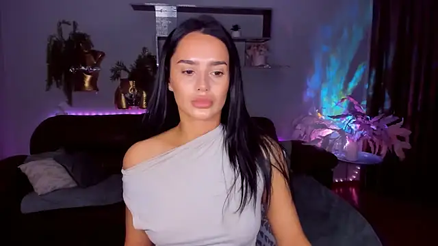 Snapshot of DanaSincere chatting on April 2026 03:44:01 AM DanaSincere online show from April 2026 03:44:01 AM