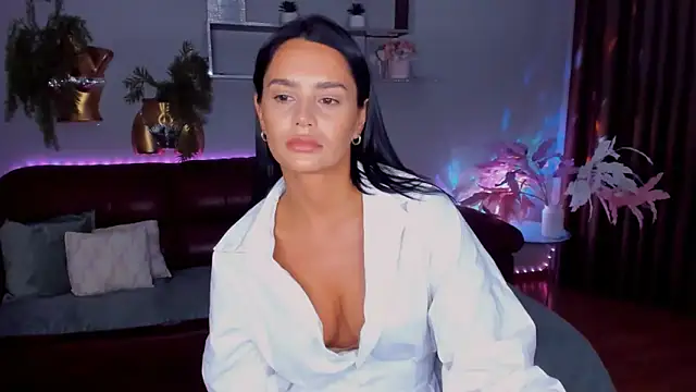 Snapshot of DanaSincere chatting on May 2026 04:08:02 AM DanaSincere online show from May 2026 04:08:02 AM