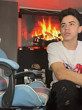 Snapshot of Miguel_bigcock chatting on March 2025 02:34:02 PM Miguel bigcock online show from March 2025 02:34:02 PM