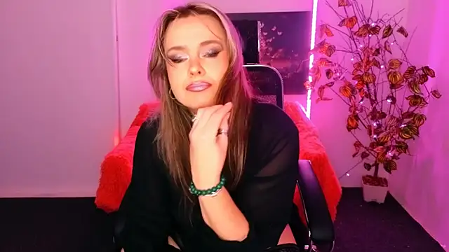 Snapshot of AnielaFox chatting on November 2025 08:14:02 AM AnielaFox online show from November 2025 08:14:02 AM