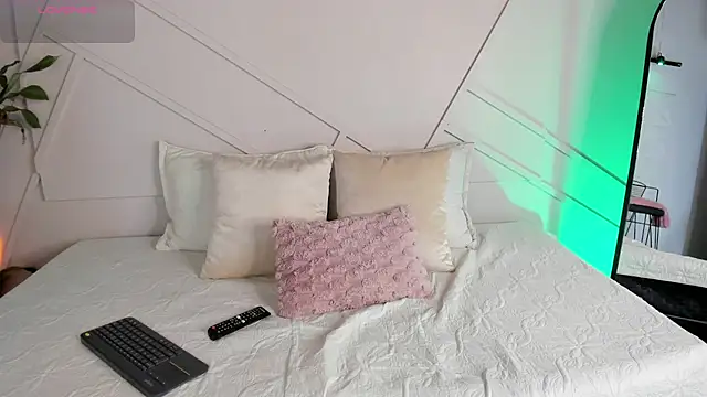 alanarouge online show from December 2025 11:52:02 AM