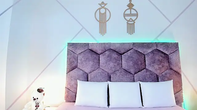 Snapshot of aurora_collinss_ chatting on November 2025 12:26:01 PM aurora collinss online show from November 2025 12:26:01 PM