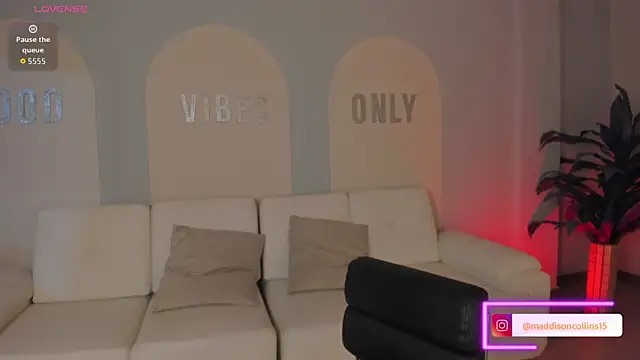 Snapshot of MaddisonCollins chatting on December 2025 11:05:01 AM MaddisonCollins online show from December 2025 11:05:01 AM