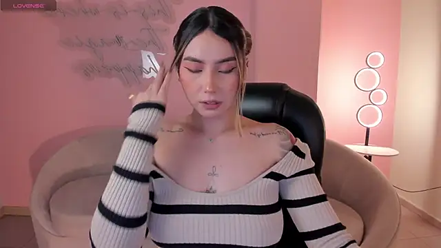 Snapshot of MaddisonCollins chatting on December 2025 05:20:02 PM MaddisonCollins online show from December 2025 05:20:02 PM