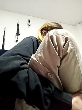 KratosAfroditacs online show from October 2025 07:58:01 PM