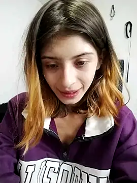 KratosAfroditacs online show from December 2025 12:17:02 AM