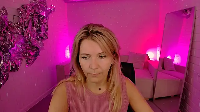 Snapshot of NicoleHitman chatting on June 2026 09:12:02 AM NicoleHitman online show from June 2026 09:12:02 AM