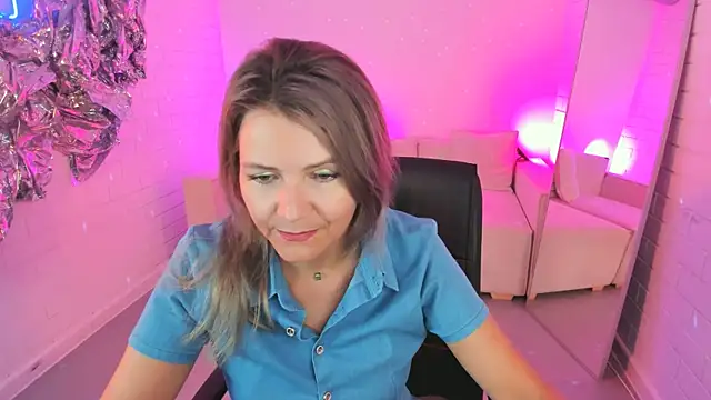 Snapshot of NicoleHitman chatting on July 2026 01:18:01 PM NicoleHitman online show from July 2026 01:18:01 PM
