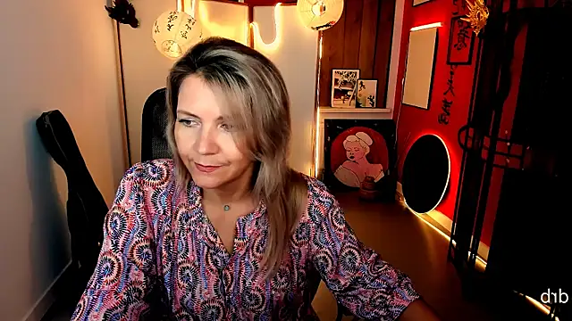 Snapshot of NicoleHitman chatting on July 2026 01:18:02 PM NicoleHitman online show from July 2026 01:18:02 PM