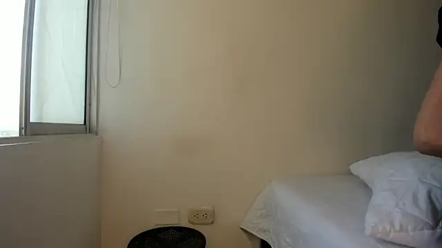 Snapshot of cowmarce chatting on December 2025 11:58:02 AM cowmarce online show from December 2025 11:58:02 AM