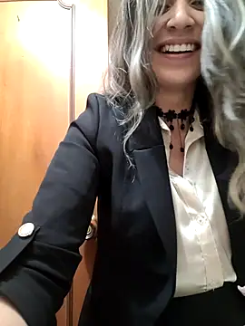 Isabella Varella online show from March 2025 04:25:01 PM