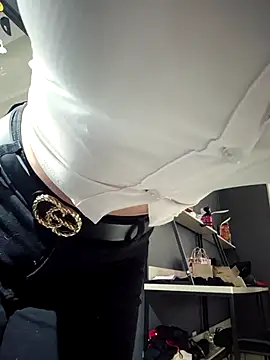 Isabella Varella online show from September 2025 01:22:01 PM