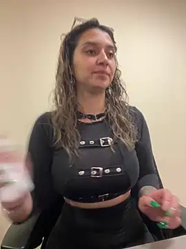 Isabella Varella online show from March 2026 01:04:02 PM