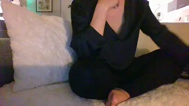 Valentinette online show from December 2025 08:36:02 PM