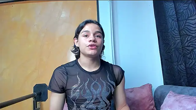 Snapshot of Moonroxe_ chatting on March 2025 10:50:02 PM Moonroxe online show from March 2025 10:50:02 PM