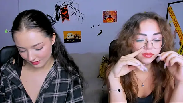 kiki swan online show from October 2025 02:32:02 PM