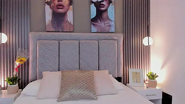 Snapshot of GiannaColling1 chatting on September 2025 01:54:02 PM GiannaColling1 online show from September 2025 01:54:02 PM