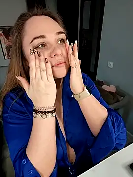 Juicy PeachLux online show from November 2025 07:05:02 AM