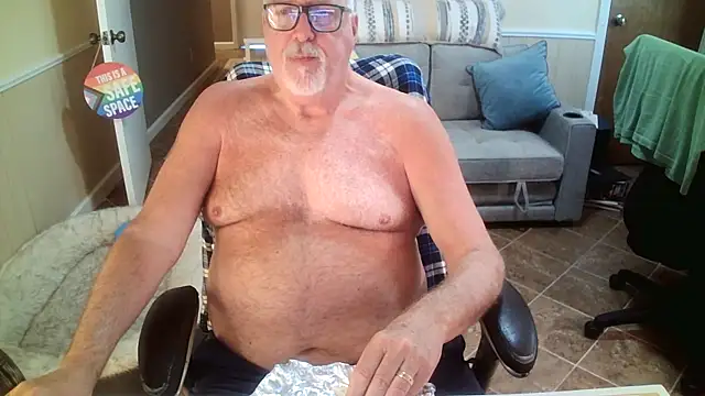 Snapshot of superbearboss chatting on June 2026 04:23:01 PM superbearboss online show from June 2026 04:23:01 PM